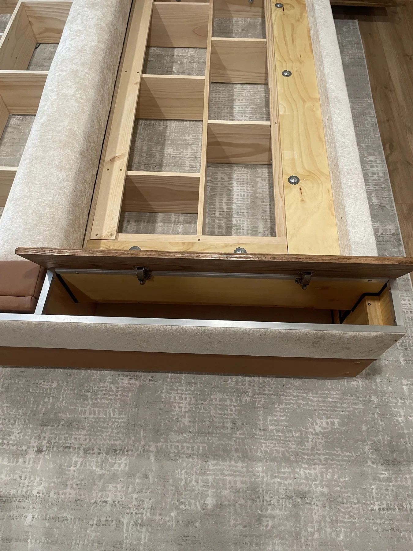 Bed with a Motorized Retractable Center Divider: Integrated storage